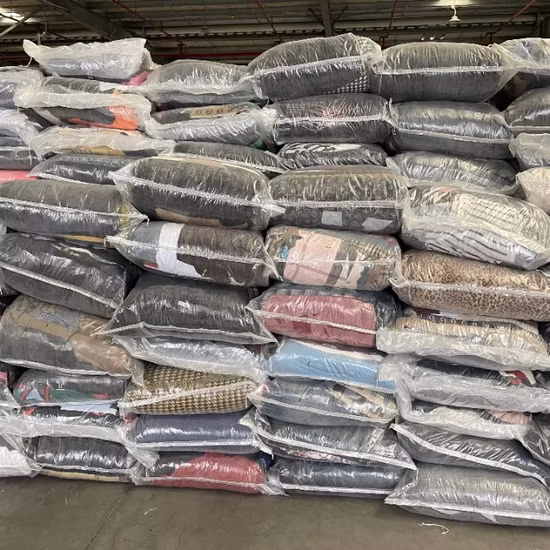 Maßgeschneiderte verschiedene Stile Großhandel Baumwoll-T-Shirt Damenbekleidung
